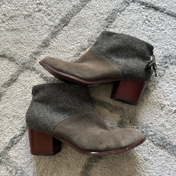 TOMS Leila Ankle boots Bootie Olive gray Herringbone suede block heel 9.5 - Picture 2 of 11